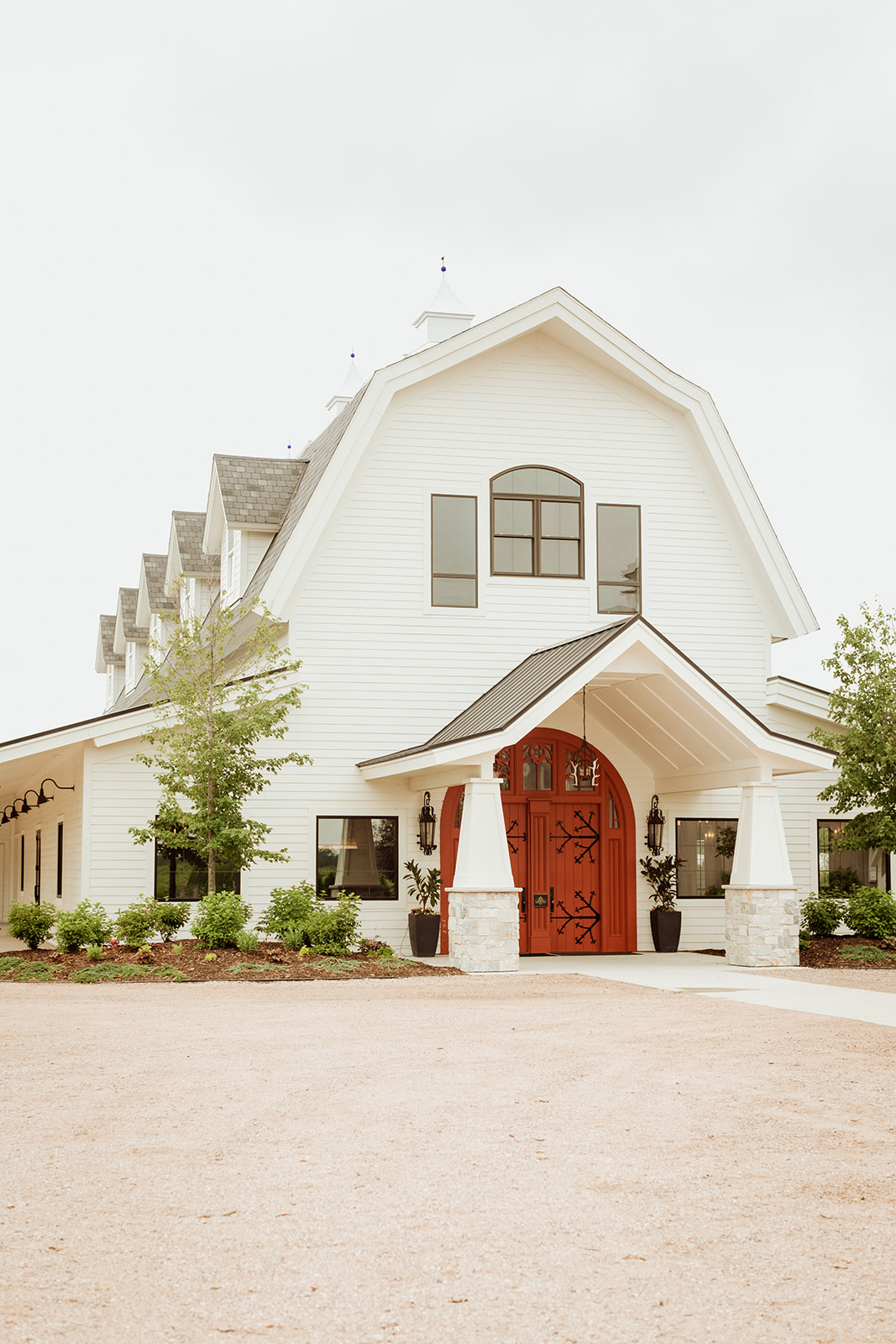Elegant Minnesota wedding at Ashery Lane Farm with climate-controlled barn
