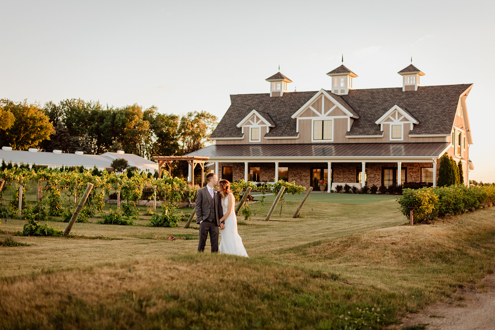 outdoor wedding elegant minnesota wedding venue
