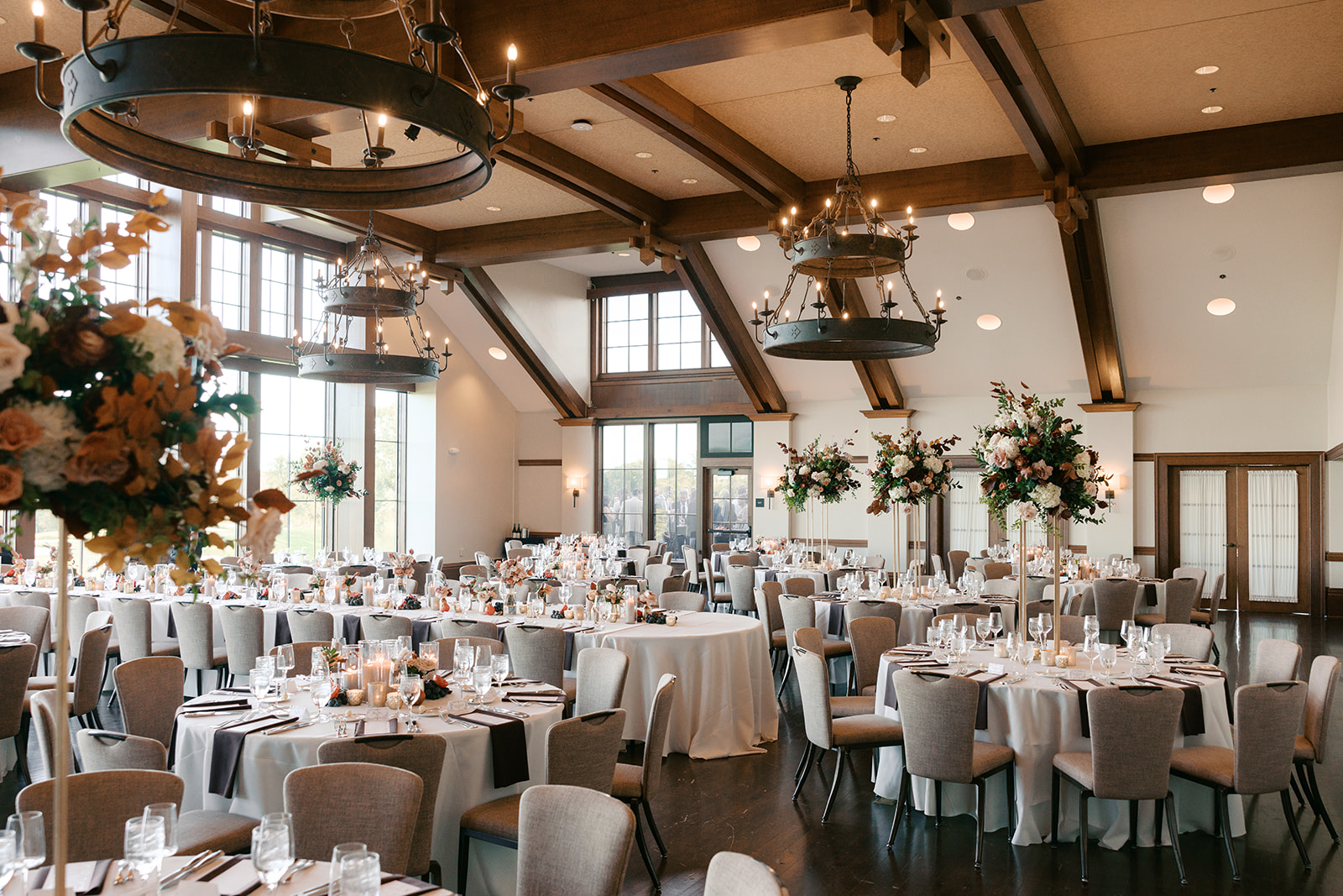 Classic Minnesota wedding at Interlachen Country Club in Edina