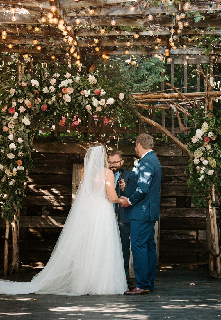 Outdoor wedding at The Gardens of Castle Rock in Minnesota