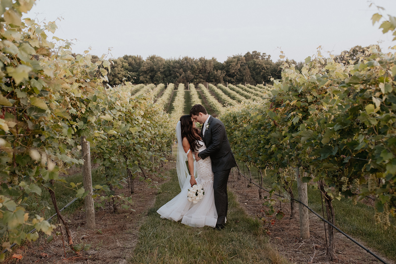 luxury wedding venue at chankaska creek ranch and winery Minnesota